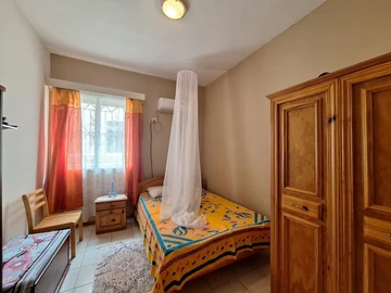 6 Bedroom House