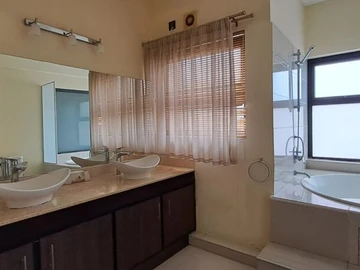 4 Bedroom Apartment