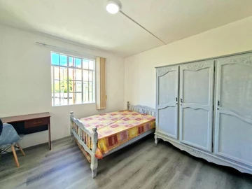 6 Bedroom House