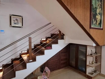 6 Bedroom House