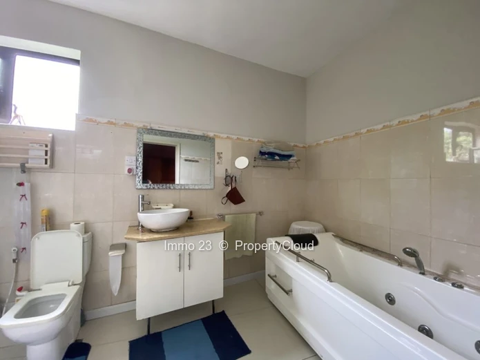 Well maintained apartment