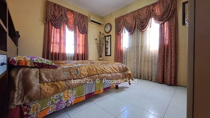 Commercial/Apartment for sale
