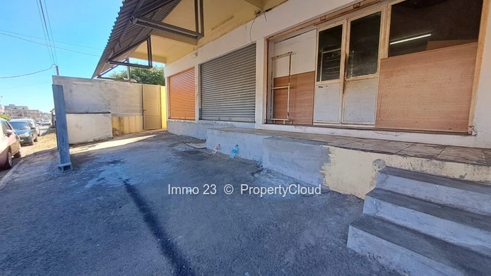 Commercial/Apartment for sale