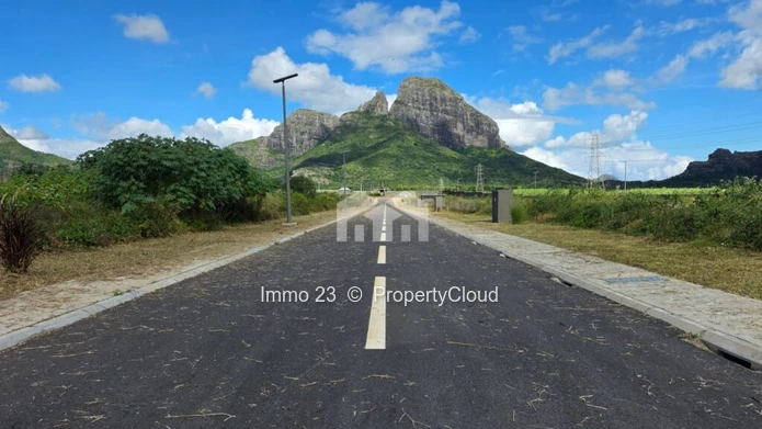 Terrain au morcellement Pierrefonds, Gated community