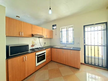 6 Bedroom House