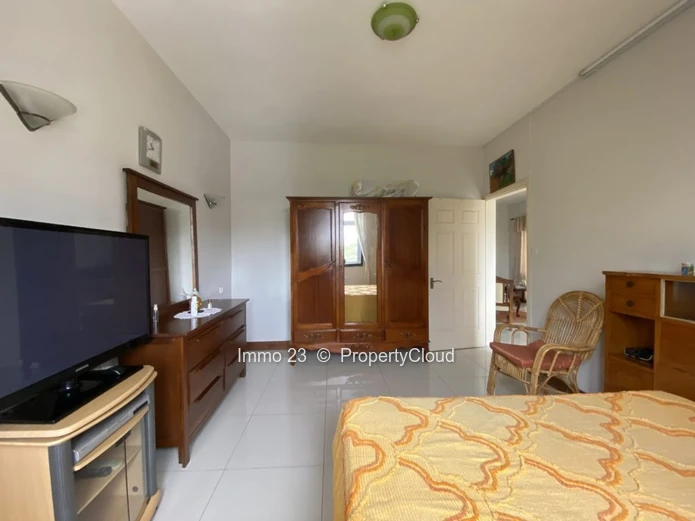 Well maintained apartment
