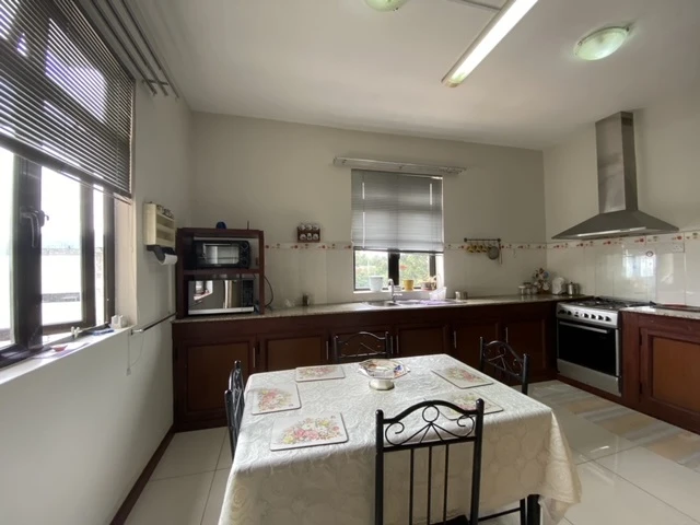Well maintained apartment