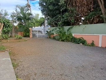 6 Bedroom House