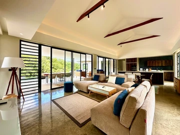 6 Bedroom House