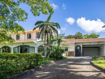 6 Bedroom House