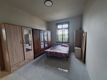 6 Bedroom House