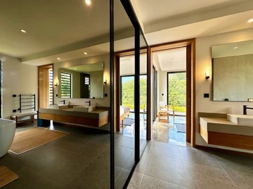 6 Bedroom House