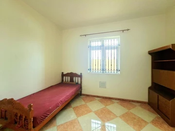 6 Bedroom House
