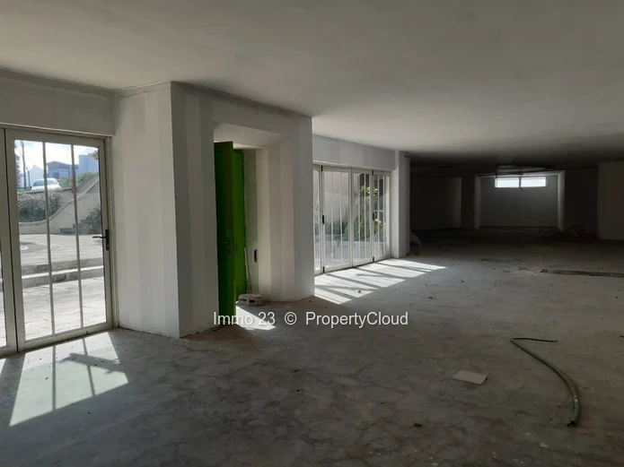 Commercial Space of 382 Square Meters