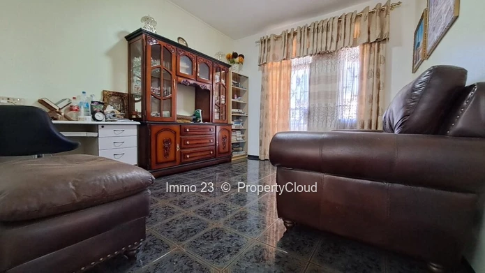 Commercial/Apartment for sale