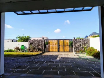 5 Bedroom House