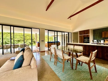 6 Bedroom House