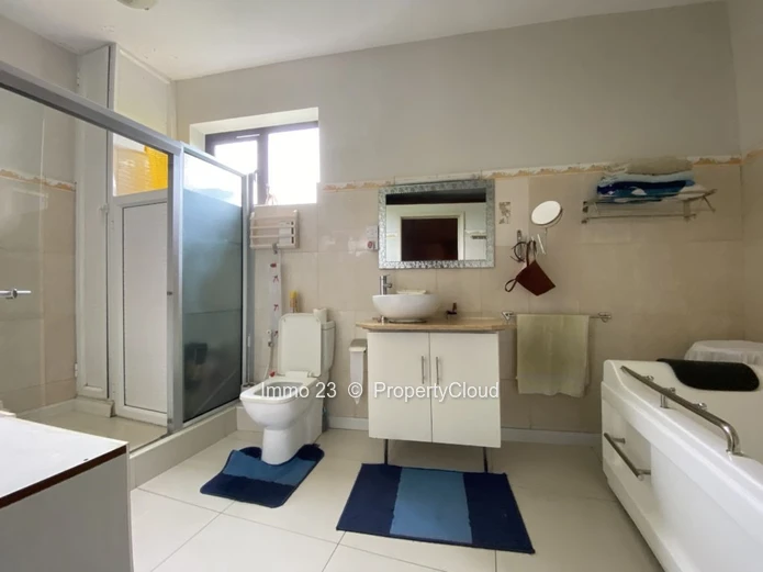Well maintained apartment