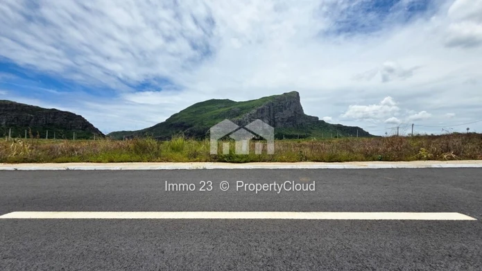 Plot of land for sale at Lotissement Pierrefonds