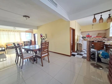 6 Bedroom House