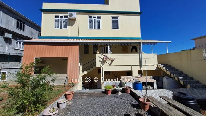 Commercial/Apartment for sale