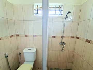 6 Bedroom House