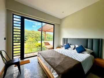 6 Bedroom House