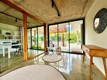 6 Bedroom House
