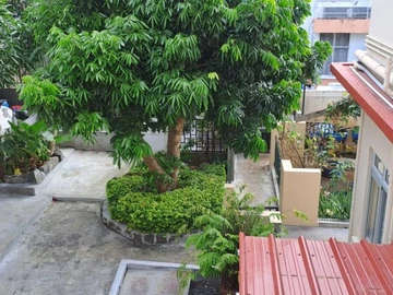 6 Bedroom House