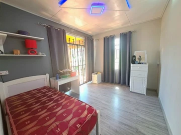 6 Bedroom House