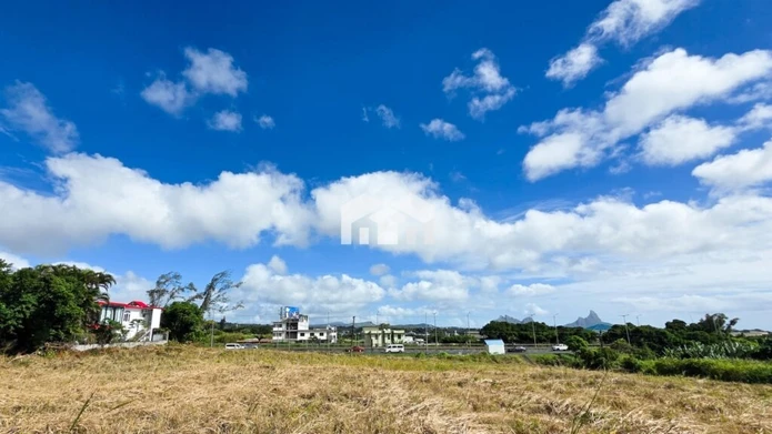 Stunning plot of land next to the motorway