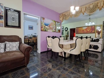 5 Bedroom Apartment