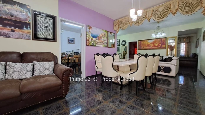Commercial/Apartment for sale