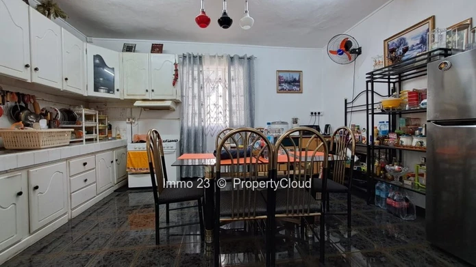 Commercial/Apartment for sale