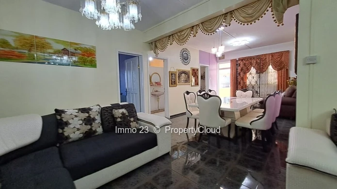 Commercial/Apartment for sale