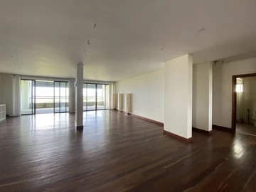 4 Bedroom Apartment