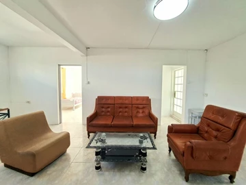 6 Bedroom House