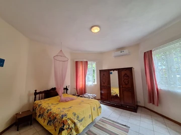 6 Bedroom House