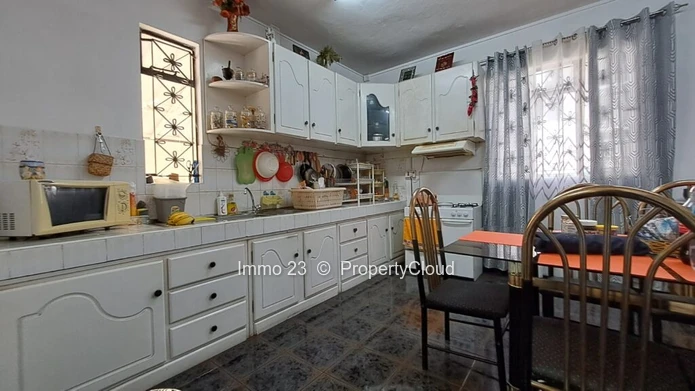Commercial/Apartment for sale