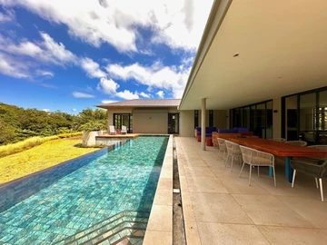 6 Bedroom House