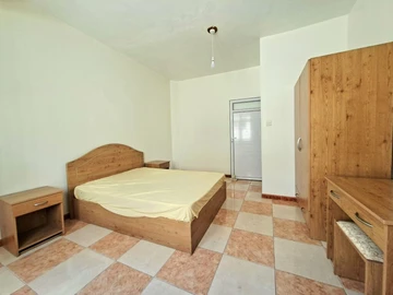 6 Bedroom House