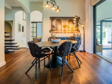 6 Bedroom House
