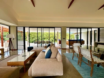 6 Bedroom House