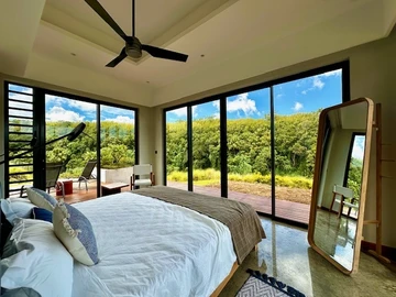 6 Bedroom House
